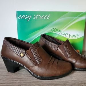 FREE SHIPPING 💕 Easy Street Comfort Booties Size 7W